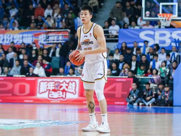 屋漏偏逢連夜雨！張鎮(zhèn)麟7中1僅得2分2板4助 末節(jié)受傷離場